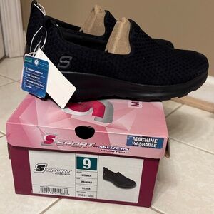 Sketchers Malvina pull on sneaker 9